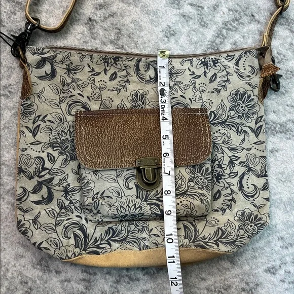 MYRA DOYAN FLORAL CANVAS AND LEATHER ACCENT CROSSBODY BUCKET BAG NWT - Picture 13 of 16